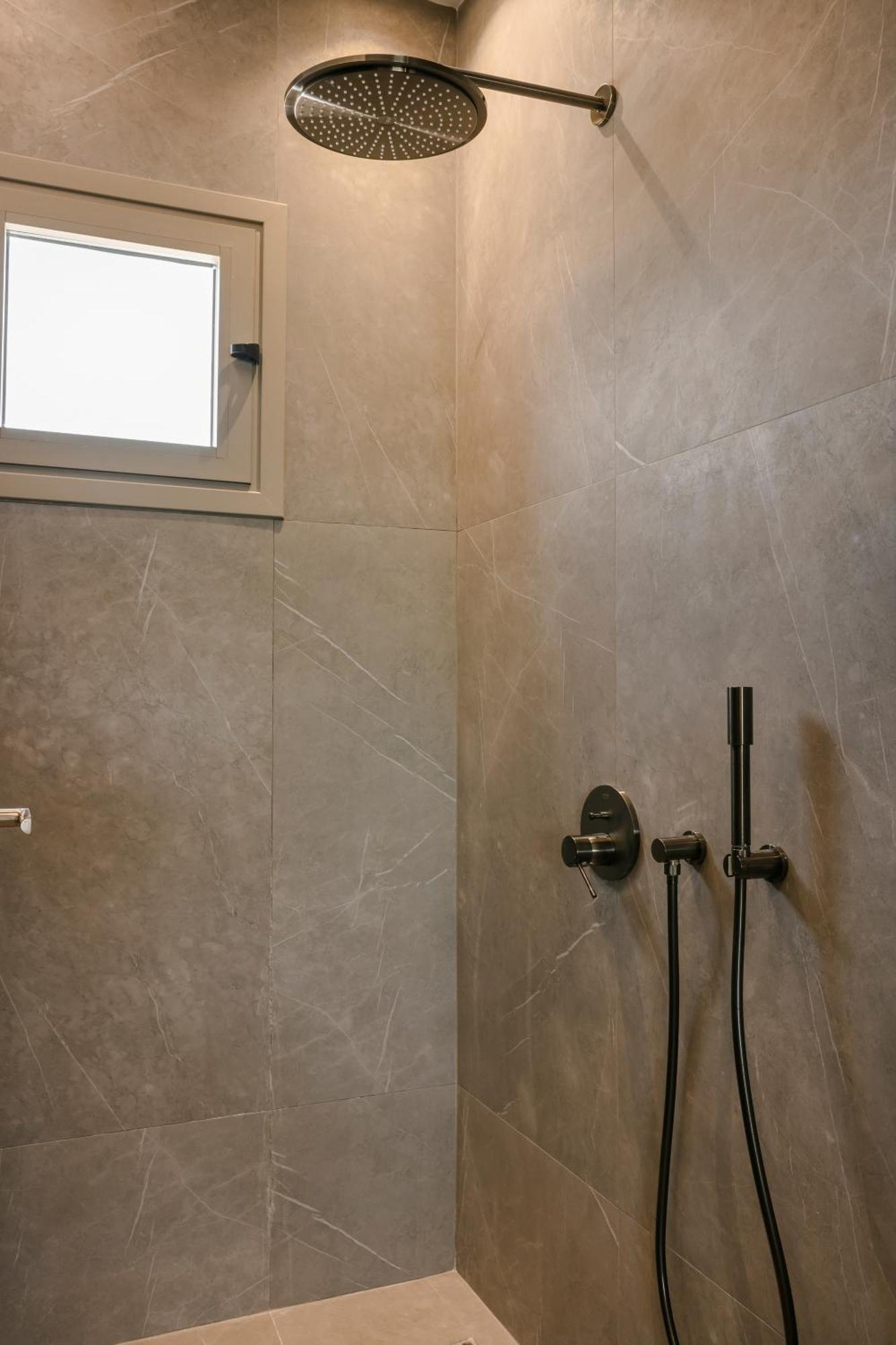 Piazza Suites Ликсури Екстериор снимка