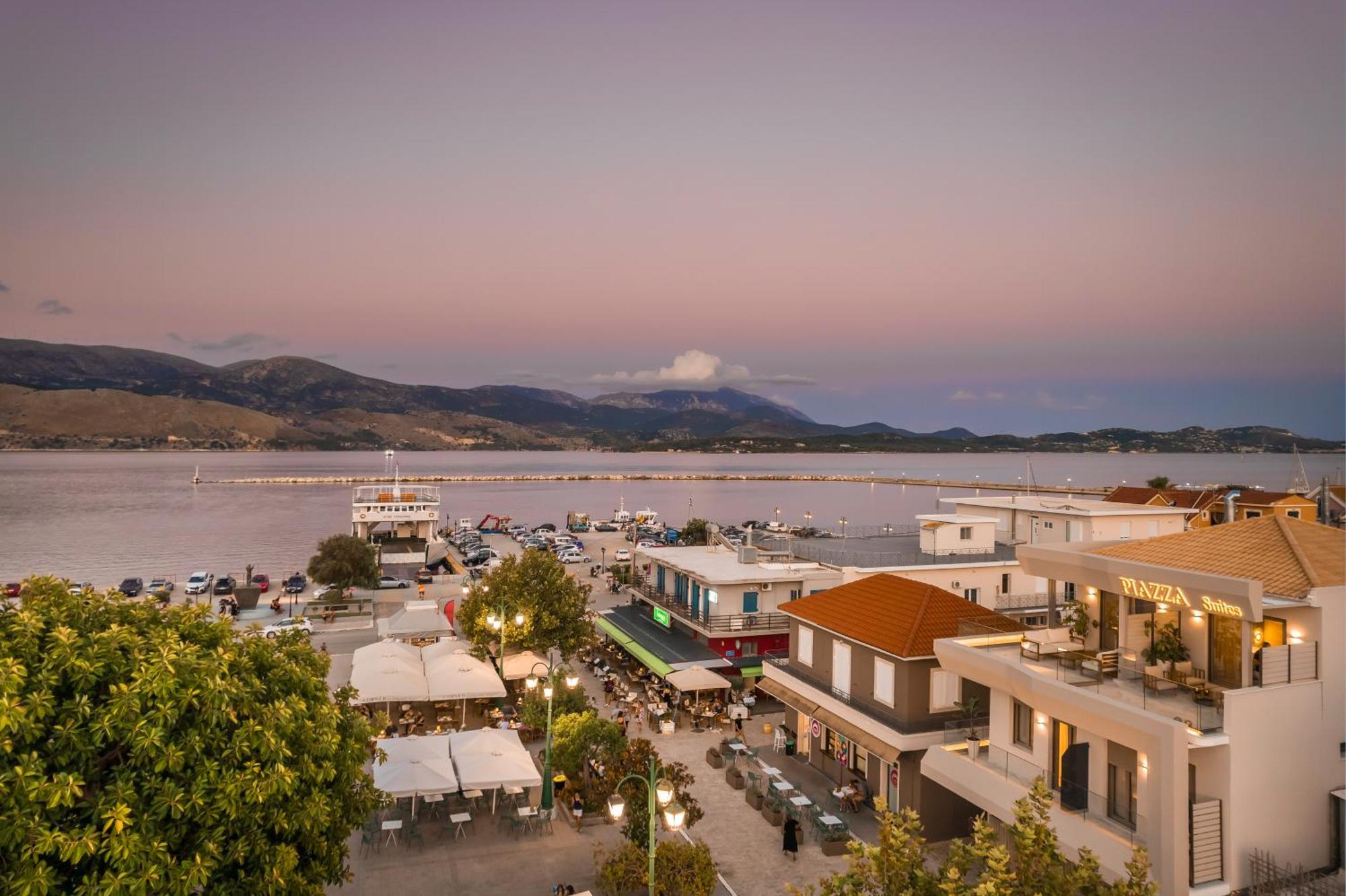 Piazza Suites Ликсури Екстериор снимка
