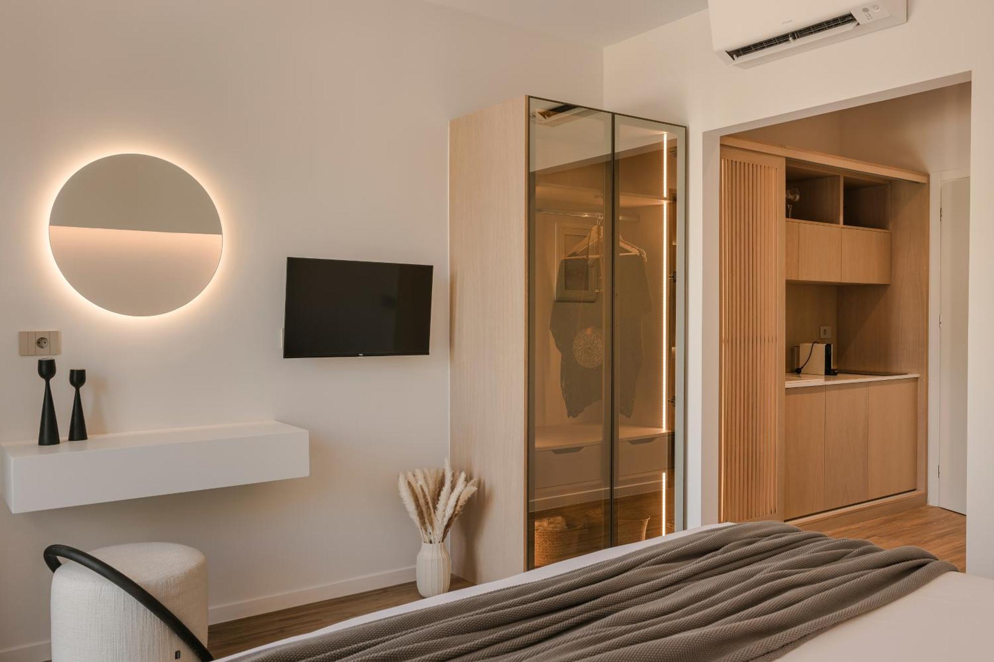 Piazza Suites Ликсури Екстериор снимка