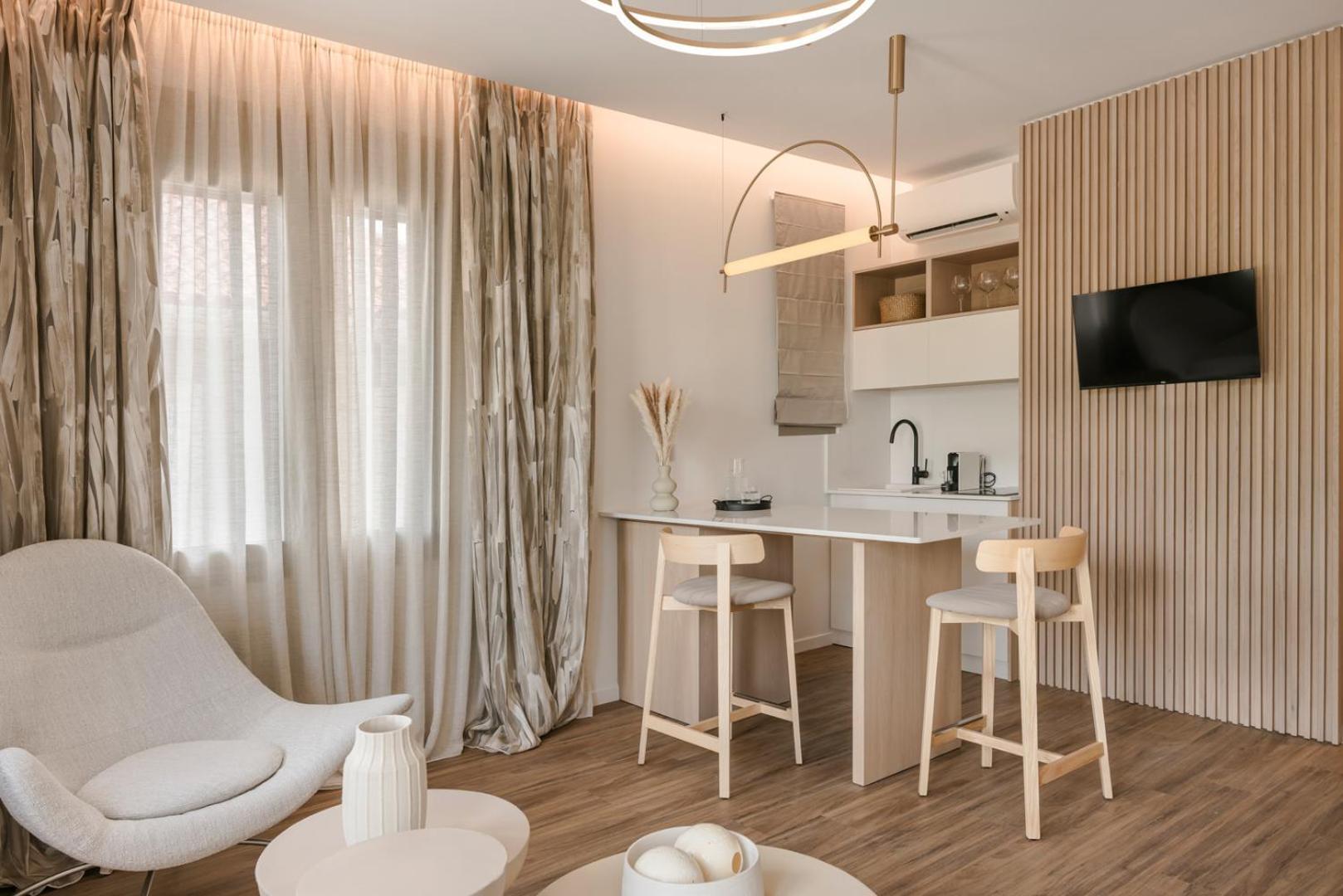Piazza Suites Ликсури Екстериор снимка