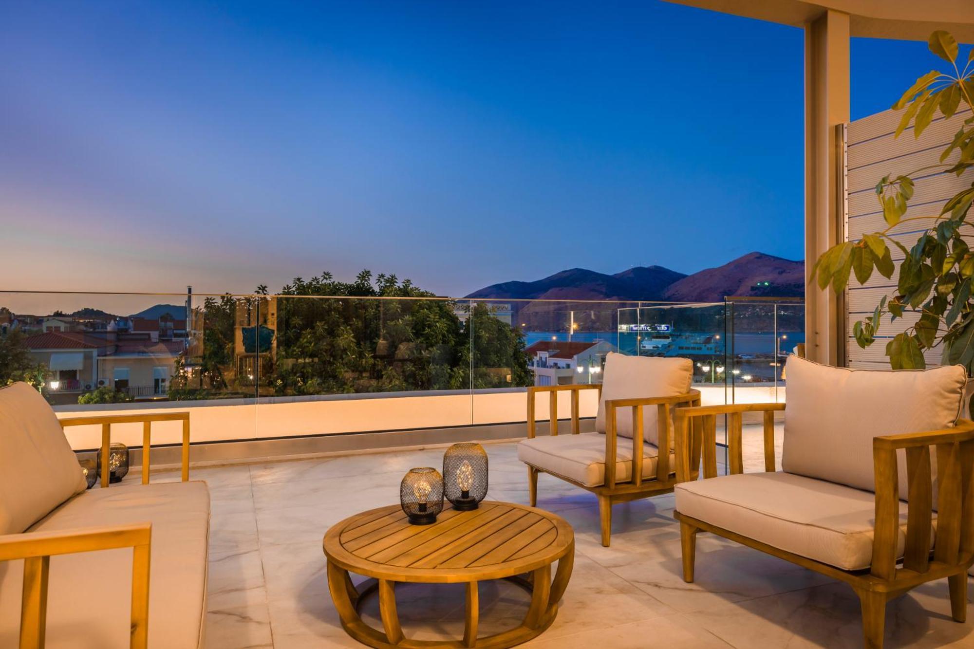 Piazza Suites Ликсури Екстериор снимка