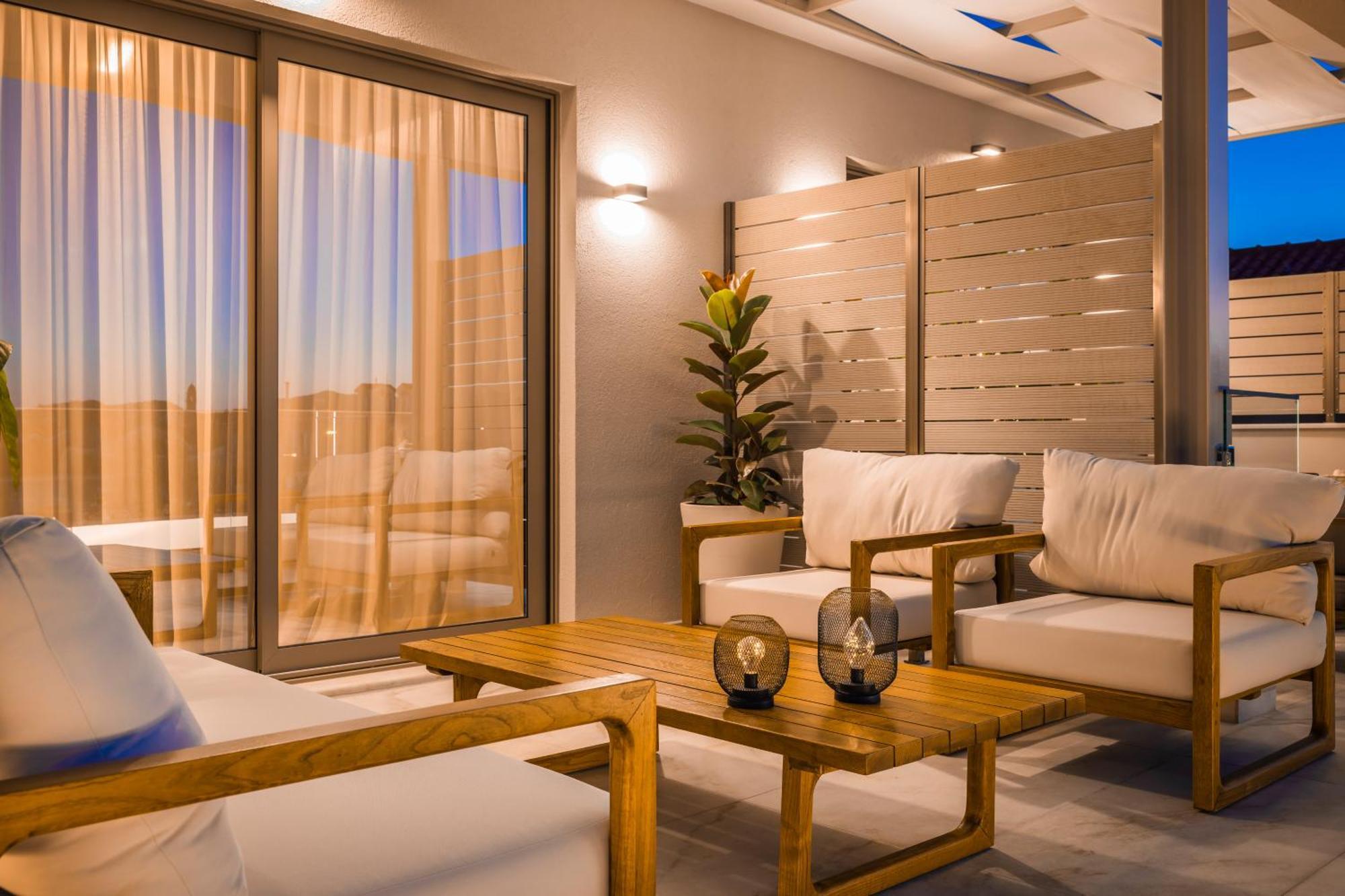 Piazza Suites Ликсури Екстериор снимка