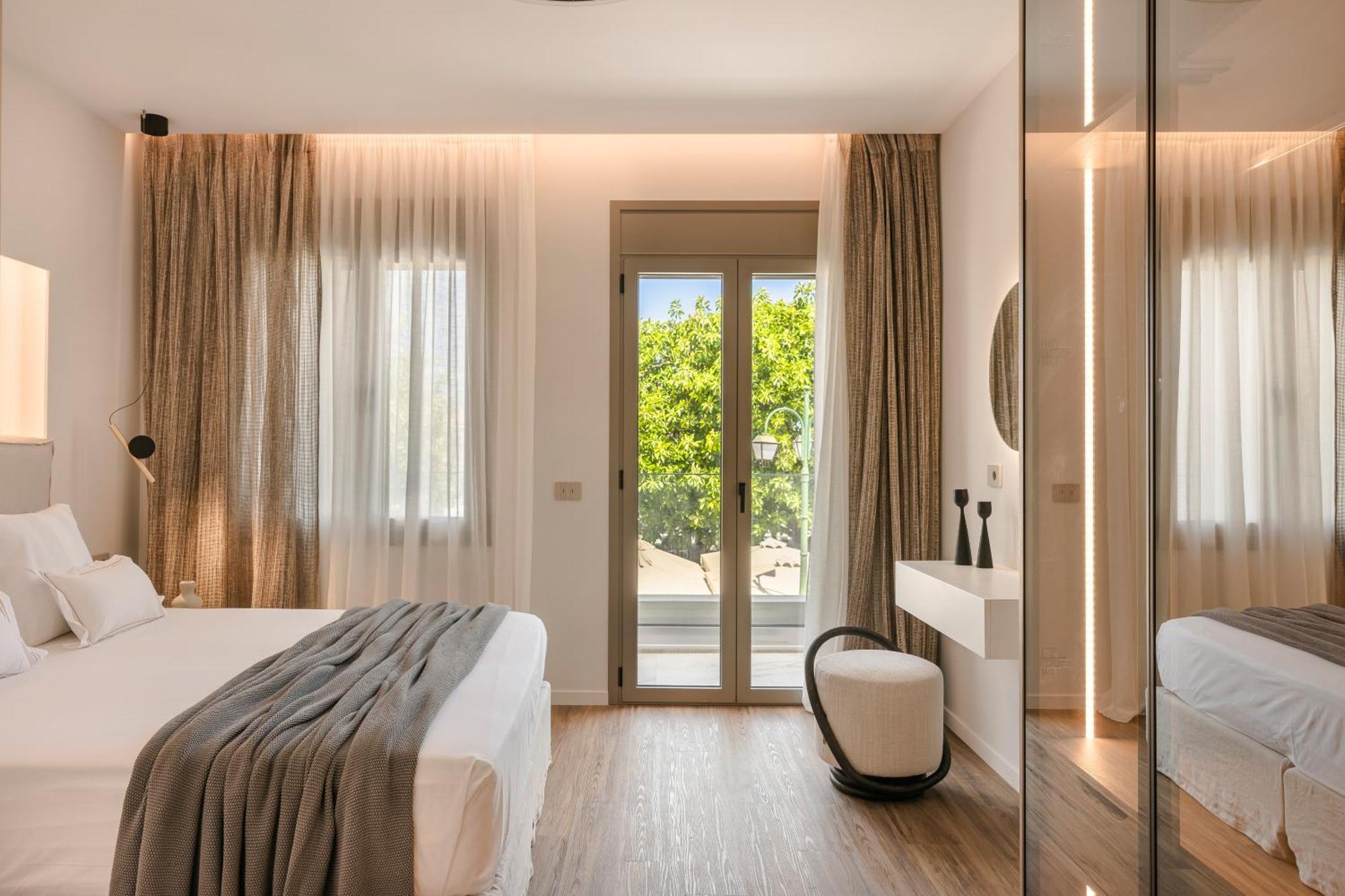 Piazza Suites Ликсури Екстериор снимка