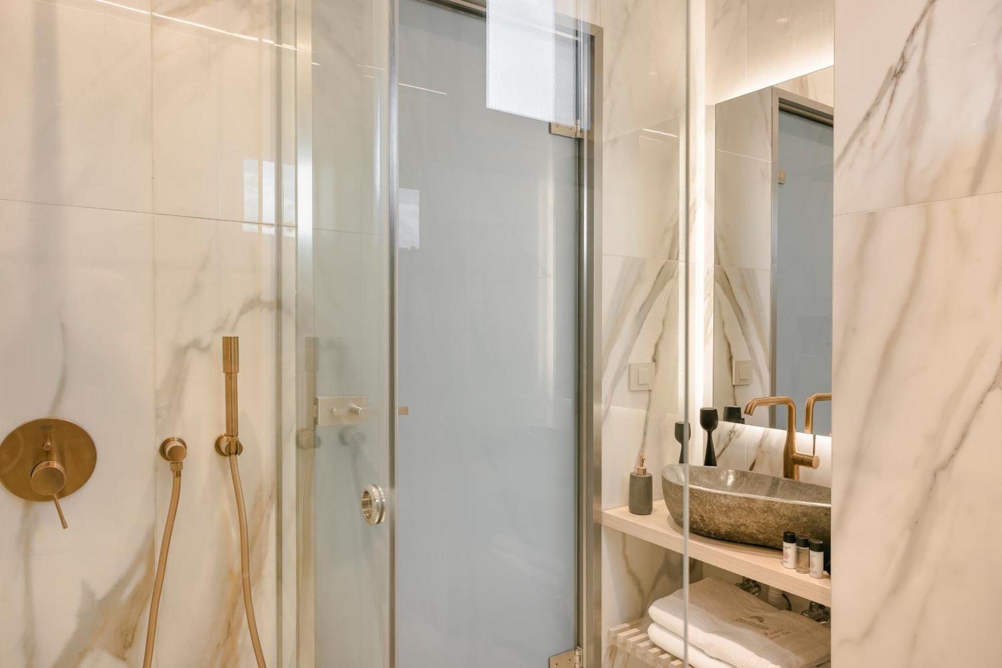 Piazza Suites Ликсури Екстериор снимка