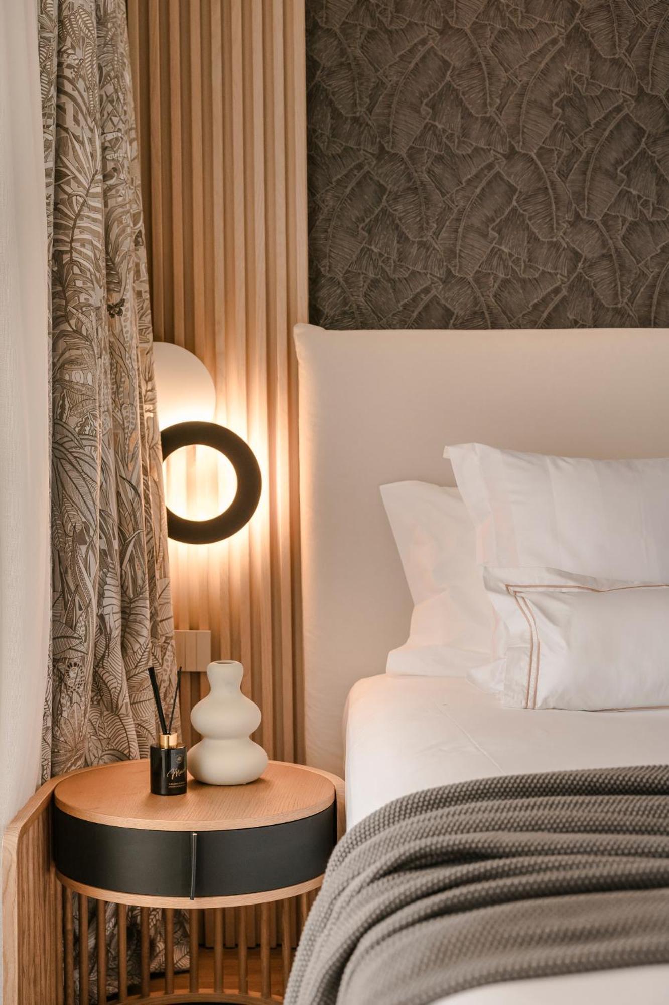 Piazza Suites Ликсури Екстериор снимка