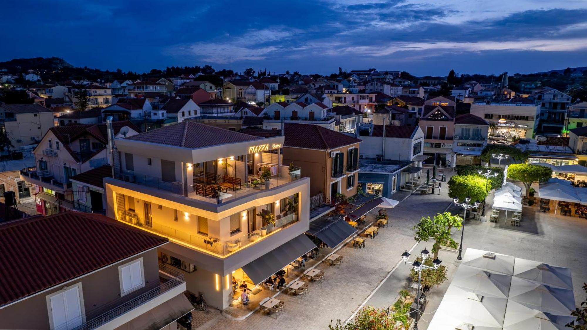 Piazza Suites Ликсури Екстериор снимка