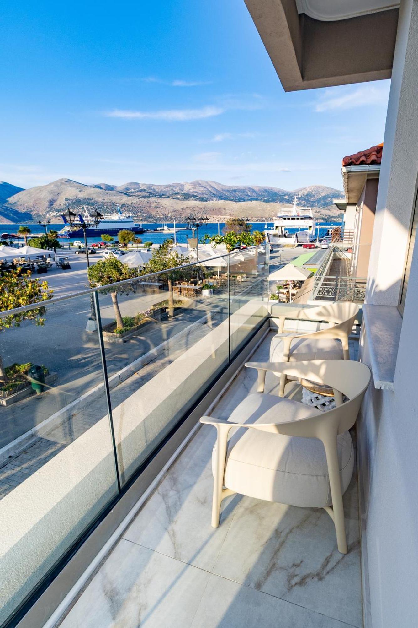 Piazza Suites Ликсури Екстериор снимка